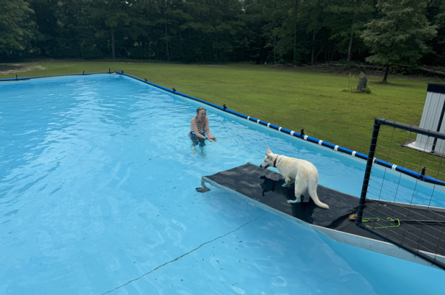 The Sunnyside Sisters Bed and Breakfast / Clarksville VA / Splash fun for Evie