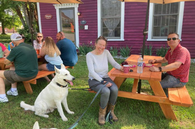 The Sunnyside Sisters Bed and Breakfast / Clarksville VA / Mojo & Jane are ‘famous’ now!!!
